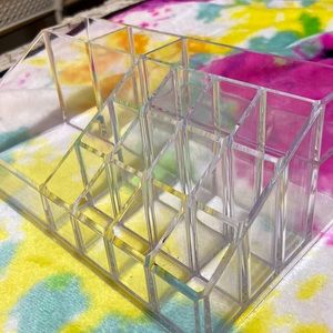 makeup organizer!